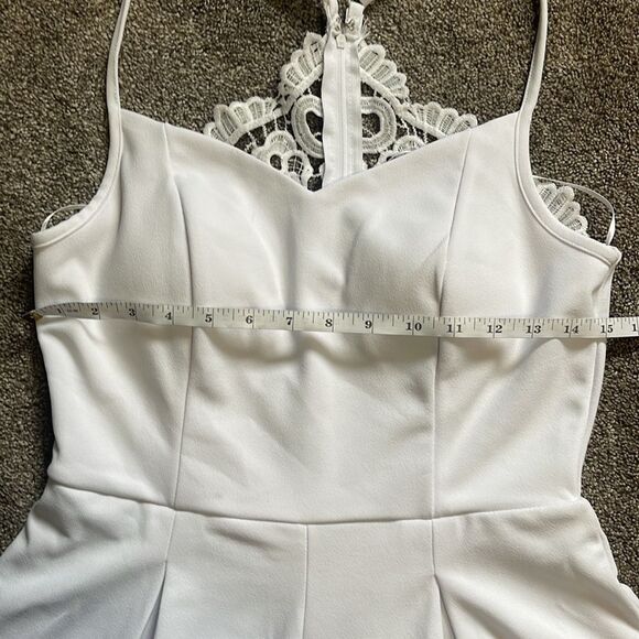 NWT Francesca’s white romper Size M Romper has crochet back & adjustable straps. - Picture 11 of 15